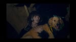 ドレスコーズ「少年セゾン」のミュージックビデオより、犬を抱く志磨遼平。