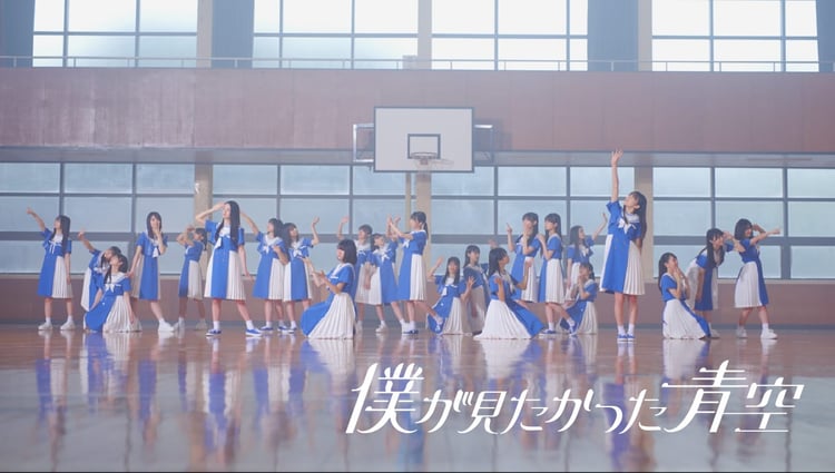 「『青空について考える』Dance Movie」より。