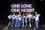 「ONELOVE ONE HEART Oneman Live "Are you all ready"」の様子。（提供：エイベックス）