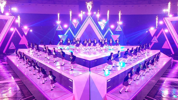 PRODUCE 101 JAPAN THE GIRLS「LEAP HIGH! ～明日へ、めいっぱい～」パフォーマンス映像より。