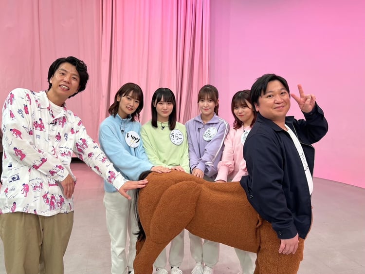 ニッポンの社長と櫻坂46メンバー。(c)テレビ朝日