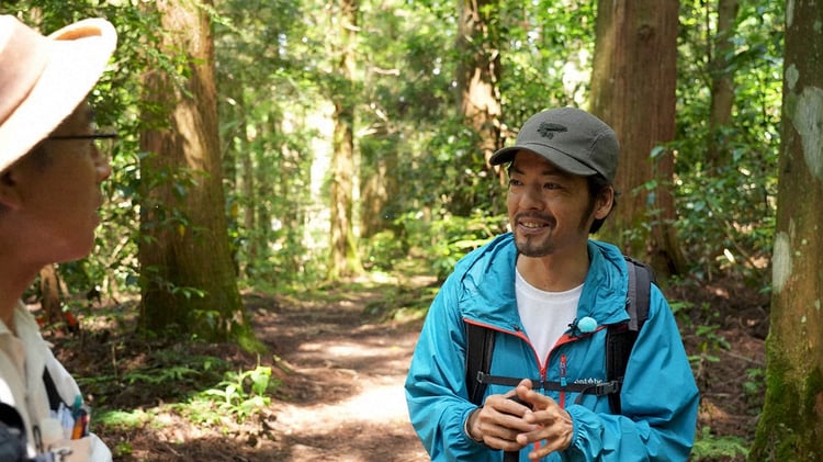 「植物学者・牧野富太郎の冒険をたどる利尻山＆横倉山の旅」に出演した七尾旅人。（写真提供：NHK）