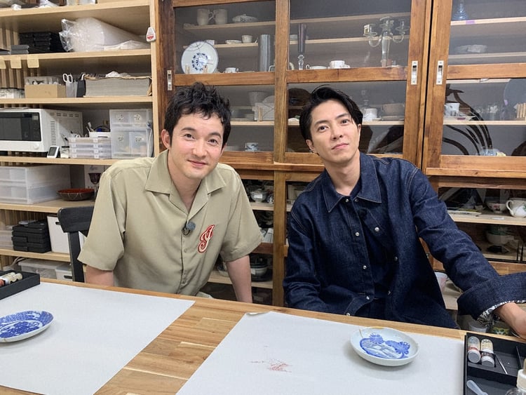 左から浅利陽介、山下智久。(c)日本テレビ