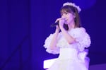 「夜風の仕業」を歌う柏木由紀。(c)AKB48
