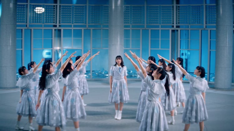 STU48「君は何を後悔するのか？」ミュージックビデオより。