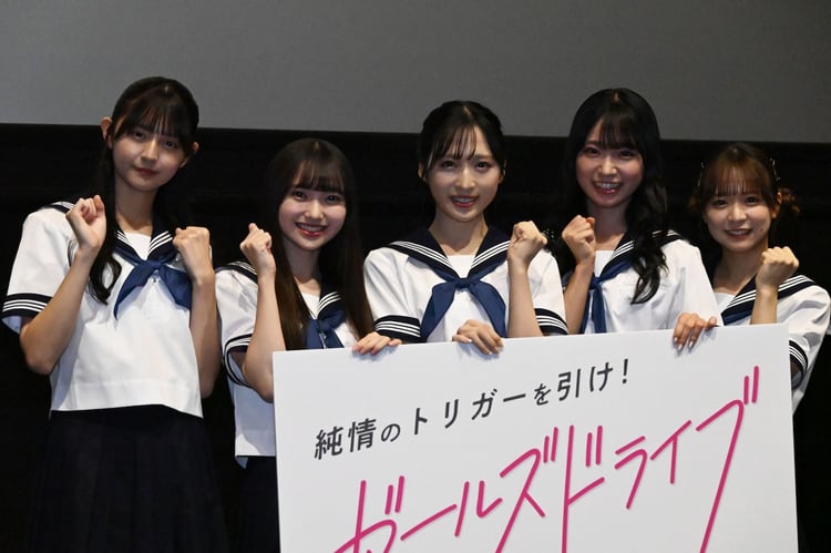 左から久保姫菜乃、山崎空、小栗有以、山内瑞葵、倉野尾成美。