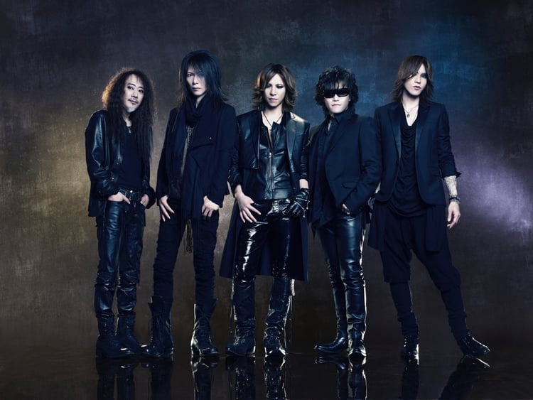 X JAPAN。左からPATA（G）、HEATH（B）、YOSHIKI（Dr, Piano）、Toshl（Vo）、SUGIZO（G, Violin）。