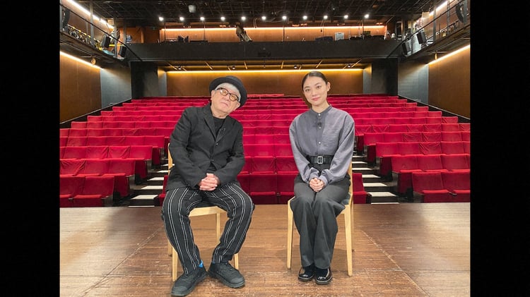 左から鈴木慶一、三浦透子。（写真提供：NHK）
