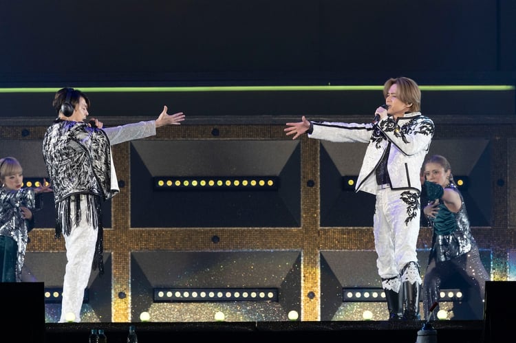 歌うKinKi Kids