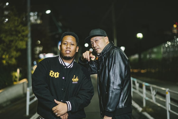 左からOMSB、tha BOSS。（Photo by Suguru Saito）