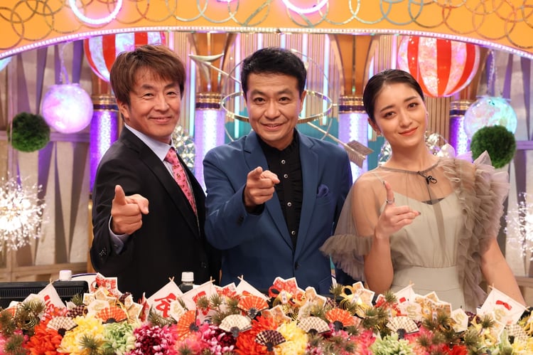 左から堀内健（ネプチューン）、中山秀征、池田美優。 (c)フジテレビ