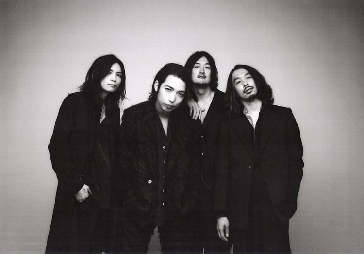 The Novembers。左から2番目が小林祐介（Vo, G）。