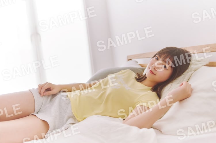 乃木坂46 5期生 写真集「あの頃、乃木坂にいた」封入特典ポスターのサンプル画像。(c)マガジンハウス