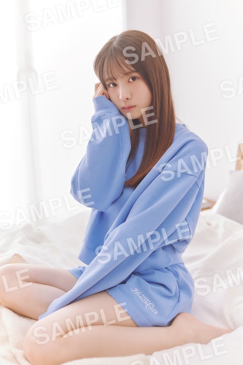 乃木坂46 5期生 写真集「あの頃、乃木坂にいた」封入特典ポスターのサンプル画像。(c)マガジンハウス