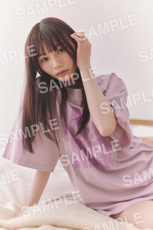 乃木坂46 5期生 写真集「あの頃、乃木坂にいた」封入特典ポスターのサンプル画像。(c)マガジンハウス