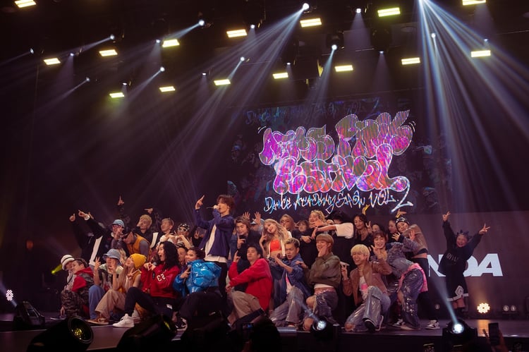 「ATMOS PINK DANCE ACADEMY SHOW Vol.2」のNOAのステージの様子。