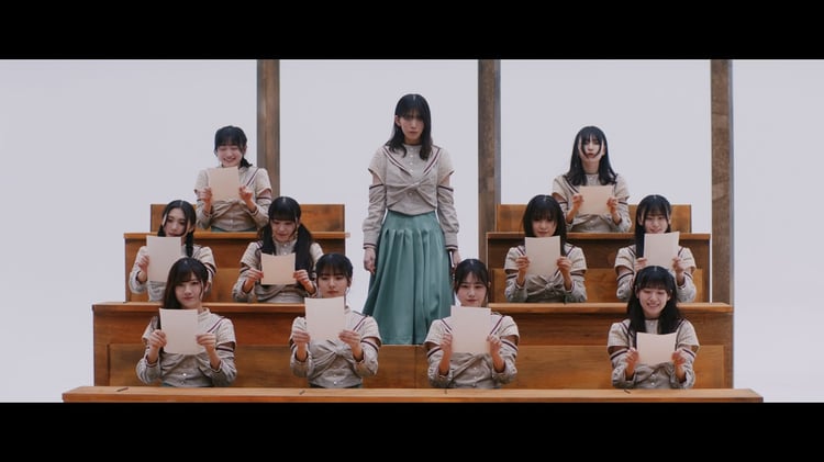 櫻坂46「何度 LOVE SONGの歌詞を読み返しただろう」ミュージックビデオより。