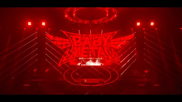 BABYMETAL「BABYMETAL DEATH」ライブ映像より。