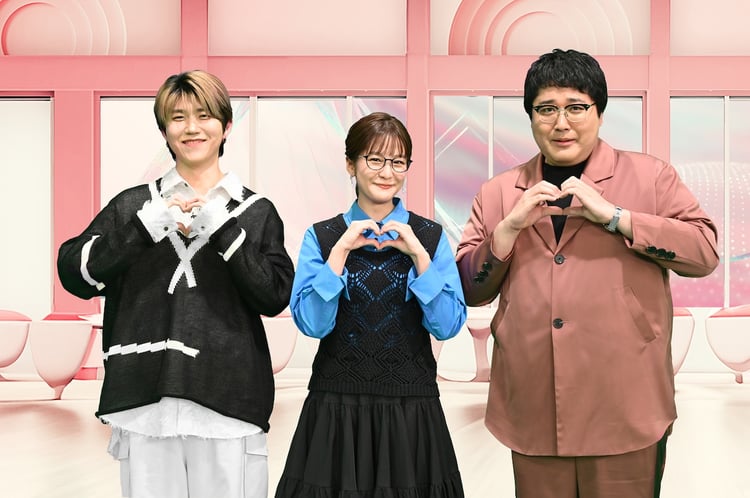 左から若井滉斗（Mrs.GREEN APPLE）、林美桜アナウンサー、村上（マヂカルラブリー）。(c)テレビ朝日