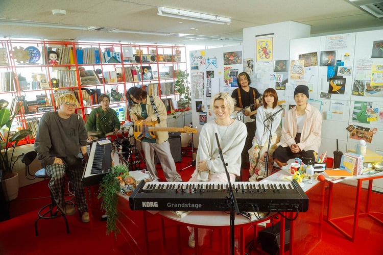 「tiny desk concerts JAPAN」より。（写真提供：NHK）