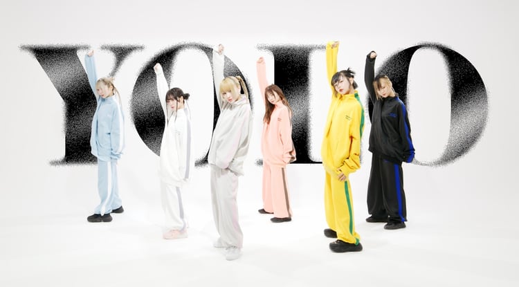 NARLOW×FickleBebe「YOLO」コラボミュージックビデオより。