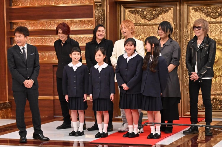 SOPHIAと小学生ガールズロックバンド。(c)ABCテレビ