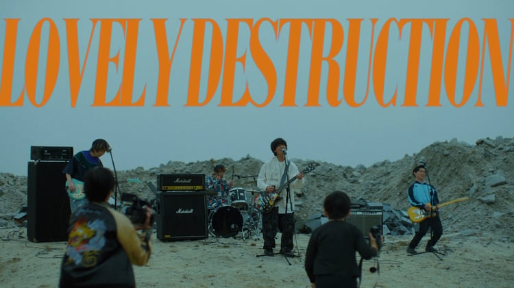 THIS IS JAPAN「LOVELY DESTRUCTION」ミュージックビデオのサムネイル。