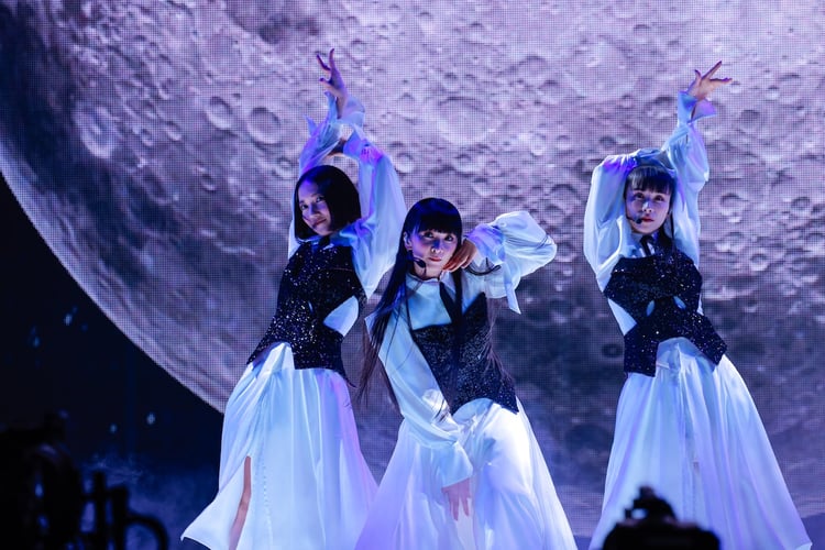 「Perfume Countdown Live 2023→2024 "COD3 OF P3RFUM3" ZOZ5」の様子。