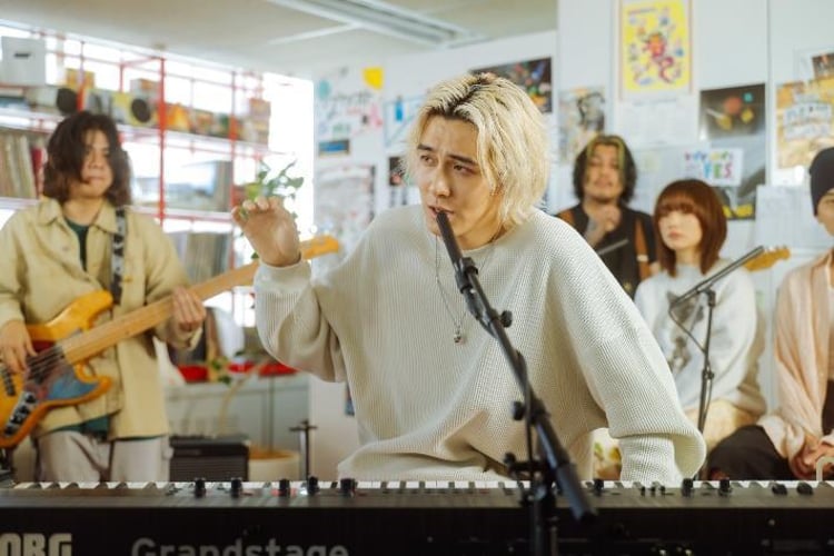 「tiny desk concerts JAPAN」に出演した藤井風。