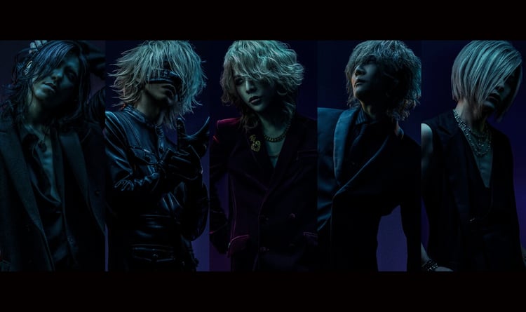 the GazettE。左から2番目がREITA。