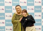 左からマツコ・デラックス、鞘師里保。