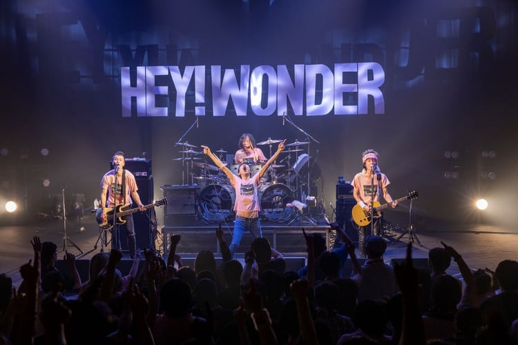 「ザ・クロマニヨンズ ツアー HEY! WONDER 2024」ファイナル公演の様子。（撮影：柴田恵理）