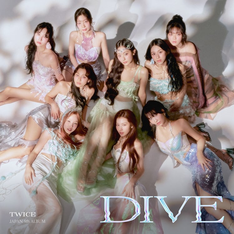 TWICE「DIVE」通常盤ジャケット