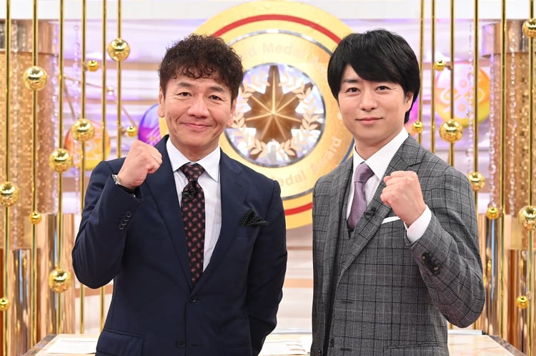 左から上田晋也（くりぃむしちゅー）、櫻井翔。(c)日本テレビ