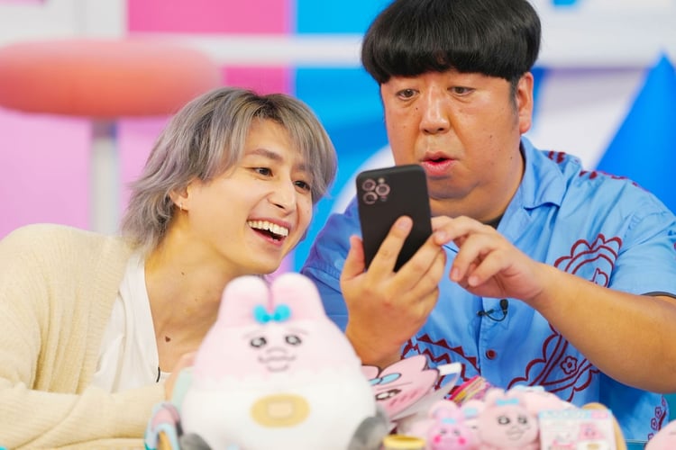 日本テレビ「サクサクヒムヒム ☆推しの降る夜☆」より佐久間大介、日村勇紀。(c)日本テレビ