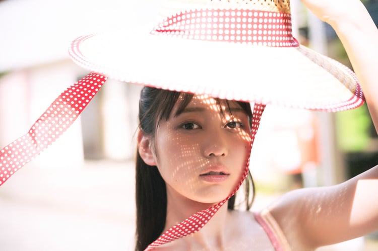 大盛真歩（AKB48）の1st写真集より。(c)KADOKAWA（撮影：細居幸次郎）