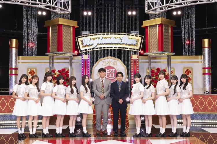 乃木坂46・5期生とMCのオズワルド。(c)日本テレビ