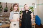 左から松本まりか、SARM。