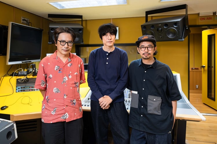 左から岸田繁（くるり）、山内総一郎（フジファブリック）、後藤正文（ASIAN KUNG-FU GENERATION）。