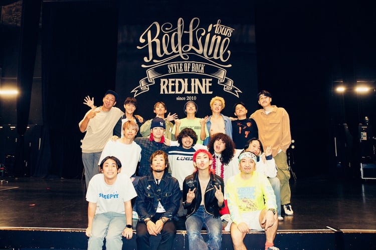 「REDLINE FOUR FISTS FINAL」出演者の集合写真（撮影：小杉歩）