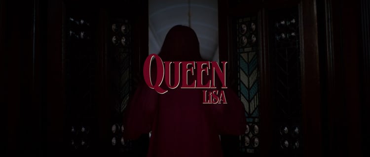 LiSA「QUEEN」ミュージックビデオより。