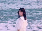 武藤彩未「サーフサイド・メモリー」ミュージックビデオより。