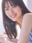 岩本蓮加（乃木坂46）の1st写真集「いたずらな風」通常版の表紙。（Photo by SAKAI DE JUN）