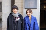 松村北斗（SixTONES）と川口春奈。(c)日本テレビ