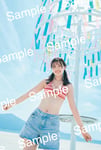 佐々木美玲（日向坂46）1st写真集「陽射しのパレード」封入ポストカードの絵柄。（撮影：熊木優［io］）