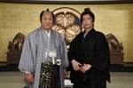 「新・暴れん坊将軍」に出演する松平健（左）、GACKT（右）。(c)テレビ朝日