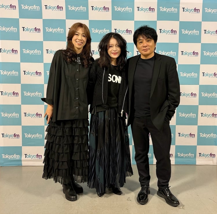 左から小山ジャネット愛子、中森明菜、ASKA。