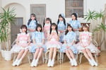 SUPER☆GiRLS。後列右端が羽渕花恋。