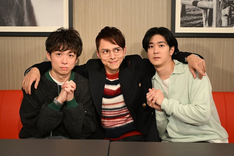 左から河井ゆずる（アインシュタイン）、満島真之介、中島裕翔（Hey! Say! JUMP）。(c)カンテレ