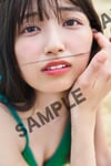 乃木坂46 五百城茉央 1st写真集「未来の作り方」封入特典ポストカードの絵柄。（撮影：藤原宏）